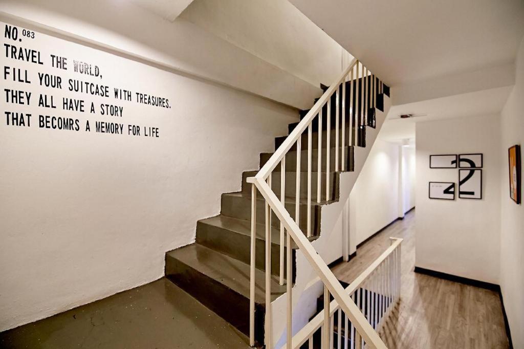 The Rabbit'S Hole Hostel Bangkok Ngoại thất bức ảnh