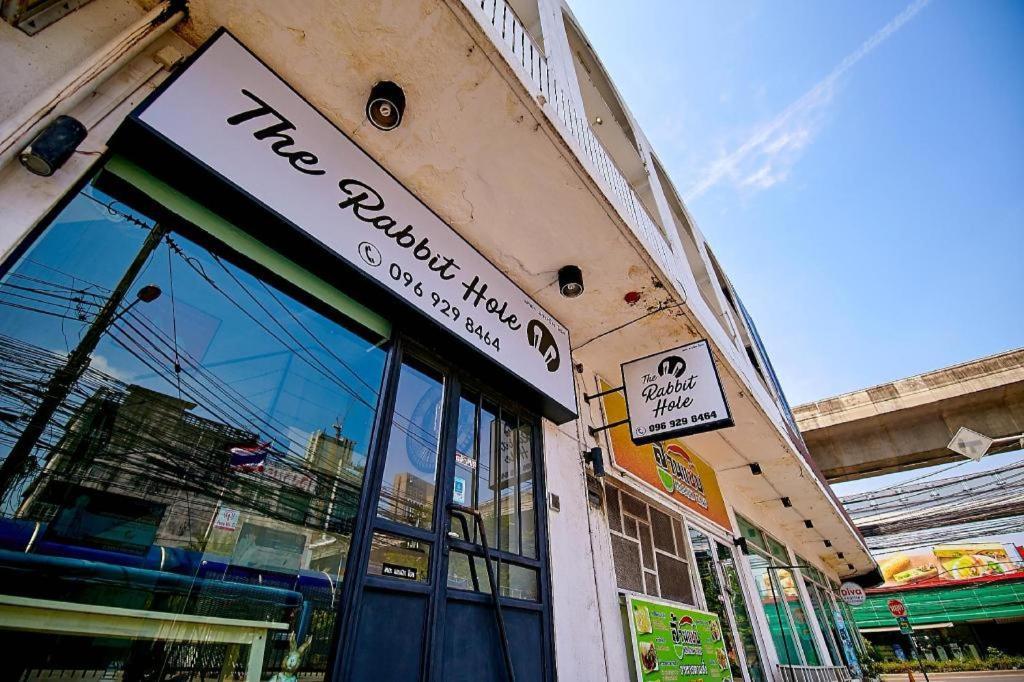 The Rabbit'S Hole Hostel Bangkok Ngoại thất bức ảnh