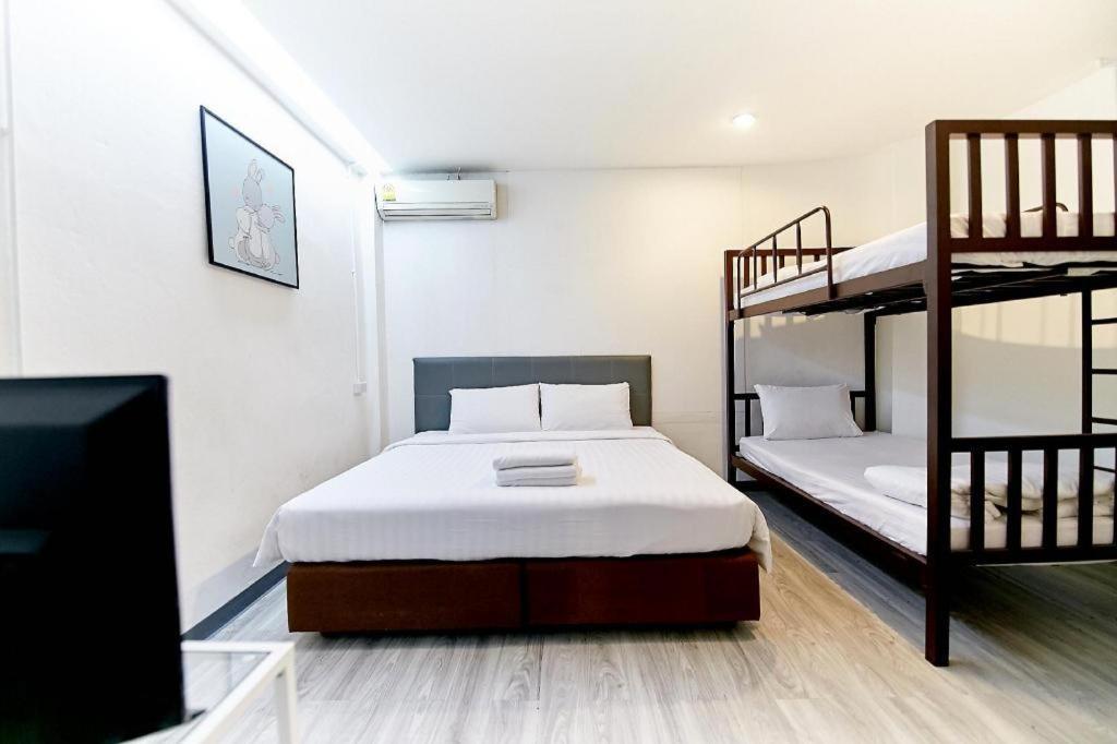 The Rabbit'S Hole Hostel Bangkok Ngoại thất bức ảnh