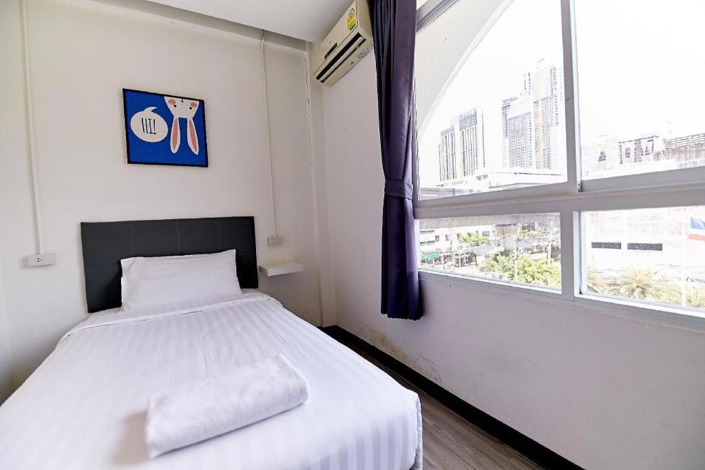 The Rabbit'S Hole Hostel Bangkok Ngoại thất bức ảnh