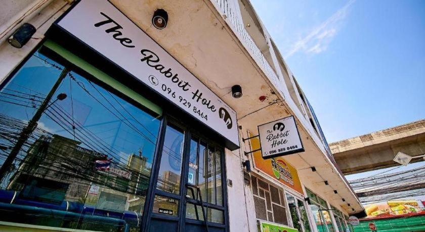 The Rabbit'S Hole Hostel Bangkok Ngoại thất bức ảnh