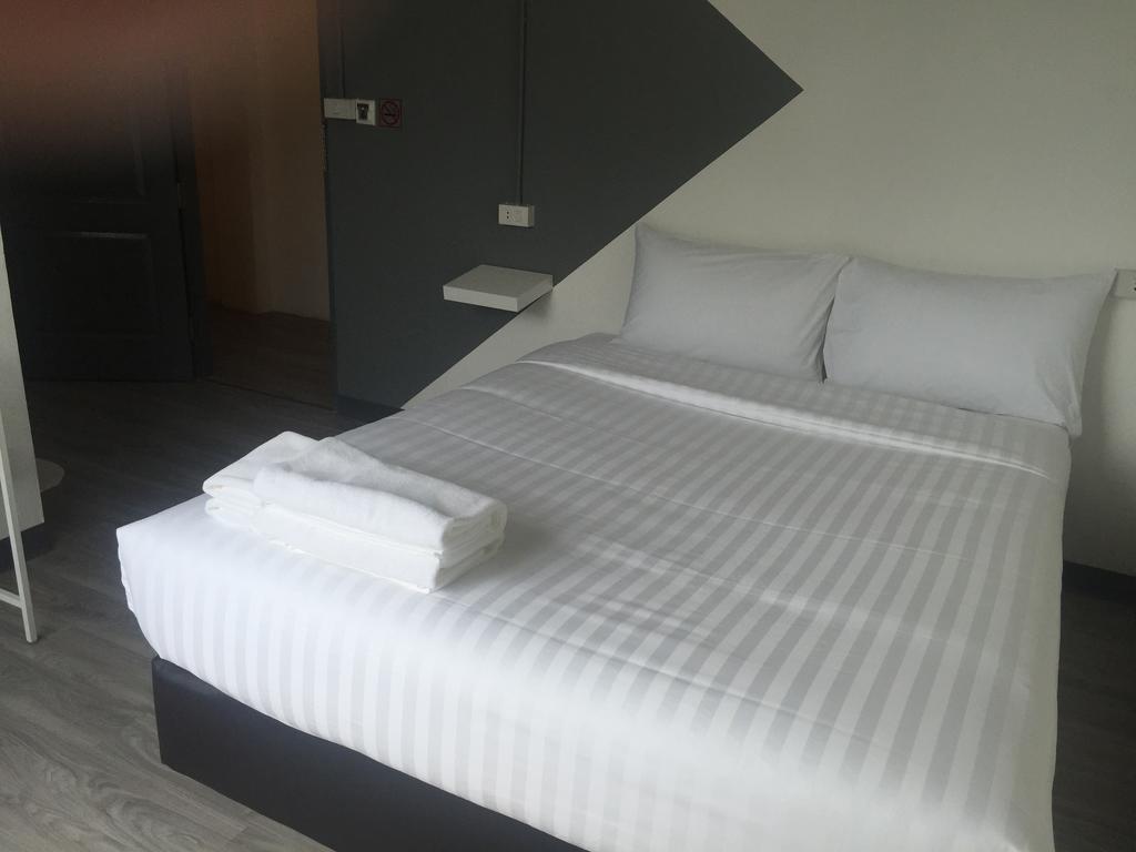 The Rabbit'S Hole Hostel Bangkok Ngoại thất bức ảnh