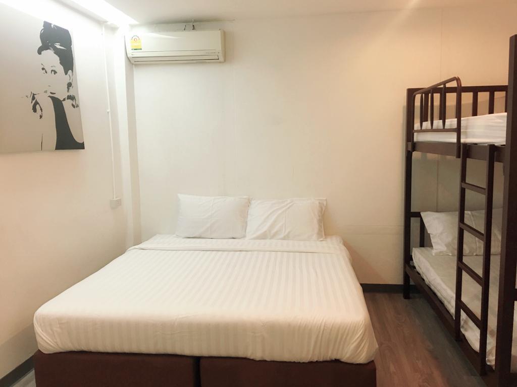 The Rabbit'S Hole Hostel Bangkok Ngoại thất bức ảnh